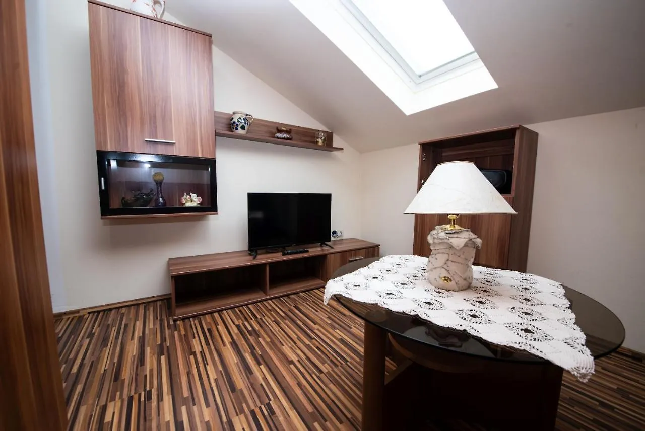 Apartments Karina By El-Pi Tours Njivice