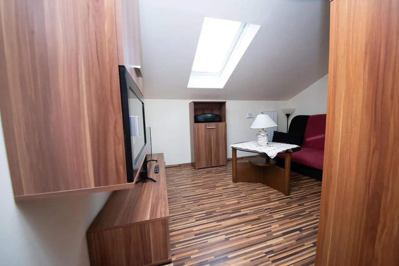 Apartments Karina By El-Pi Tours Njivice