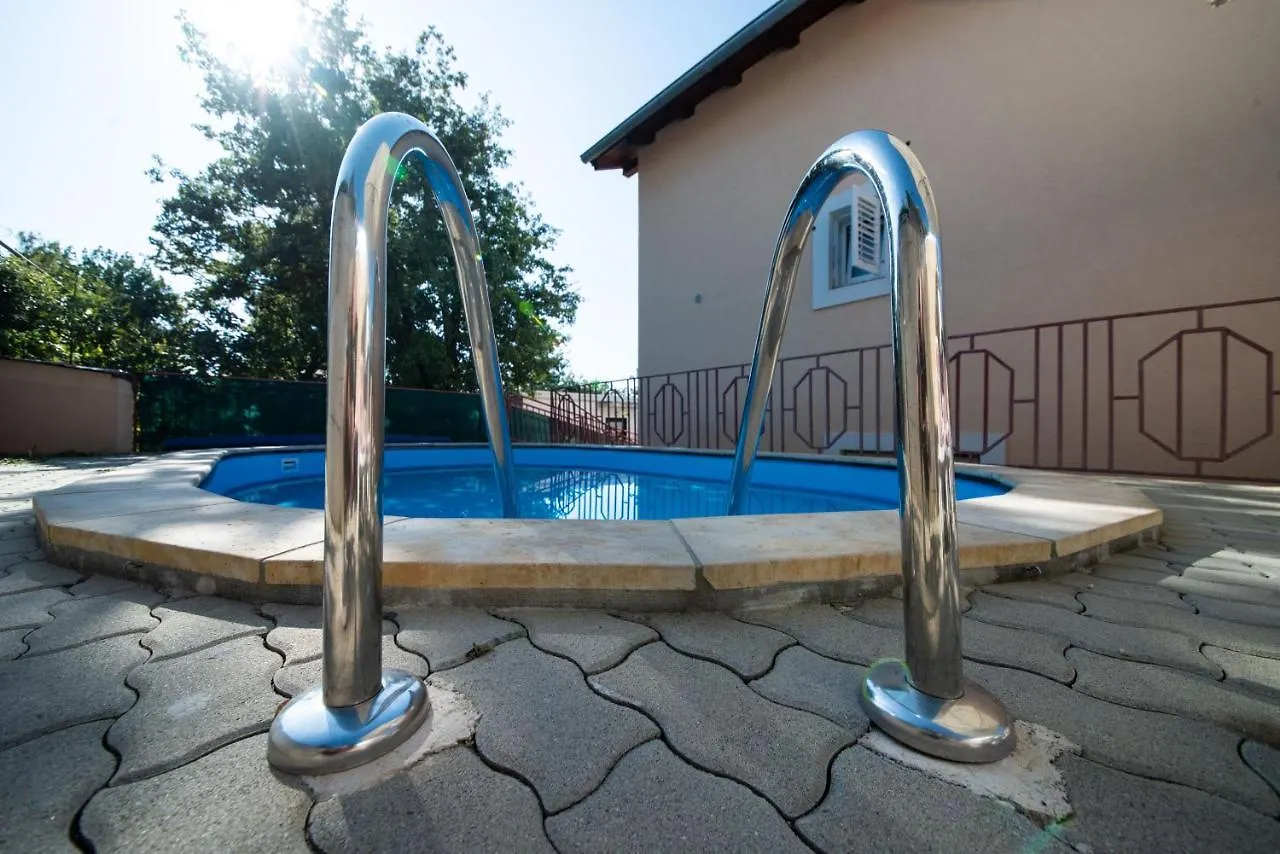 Apartments Karina By El-Pi Tours Njivice Croatia
