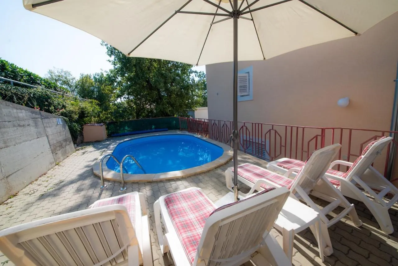 Apartments Karina By El-Pi Tours Njivice Croatia